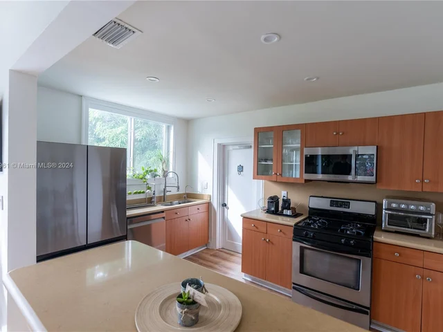 55 NE 46th St, Miami FL 33137