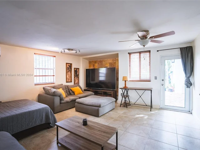 55 NE 46th St, Miami FL 33137