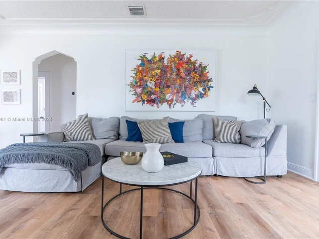 55 NE 46th St, Miami FL 33137