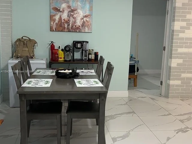 6305 Plunkett St, Hollywood FL 33023