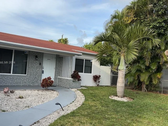 6305 Plunkett St, Hollywood FL 33023