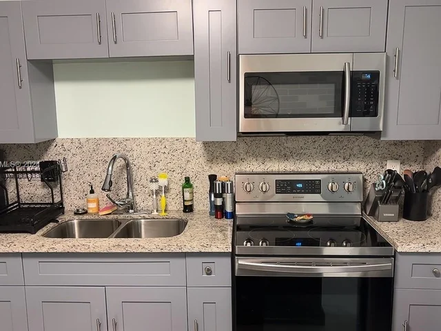 6305 Plunkett St, Hollywood FL 33023