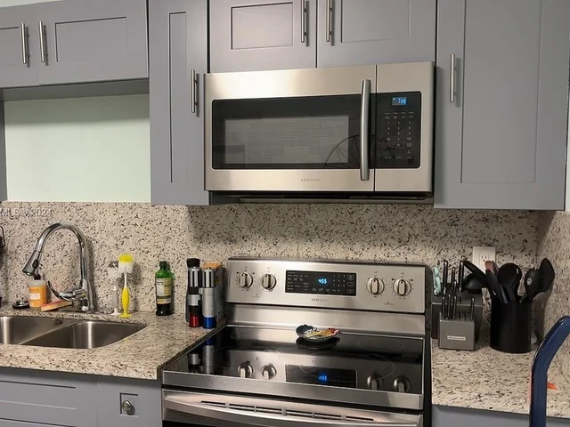 6305 Plunkett St, Hollywood FL 33023