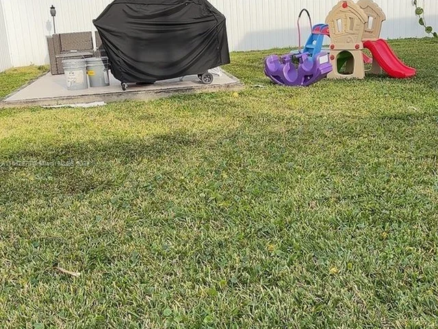 6305 Plunkett St, Hollywood FL 33023