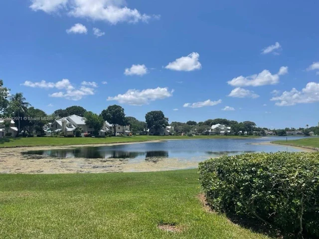 2902 Foxboro Ct # 2902, Boynton Beach FL 33436