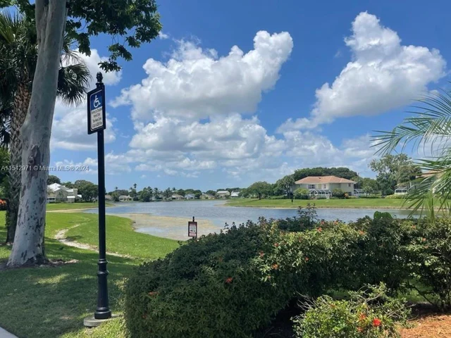 2902 Foxboro Ct # 2902, Boynton Beach FL 33436