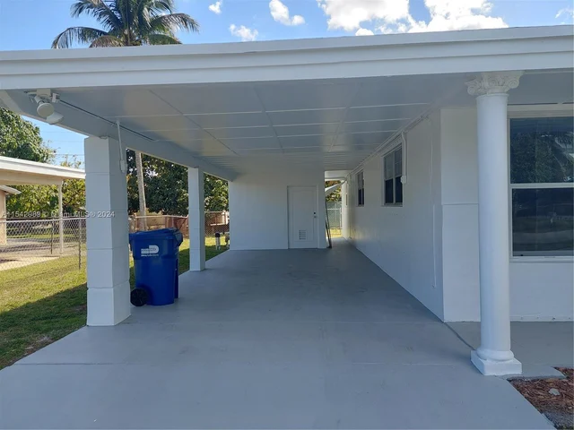 1130 NE 214th St, Miami FL 33179