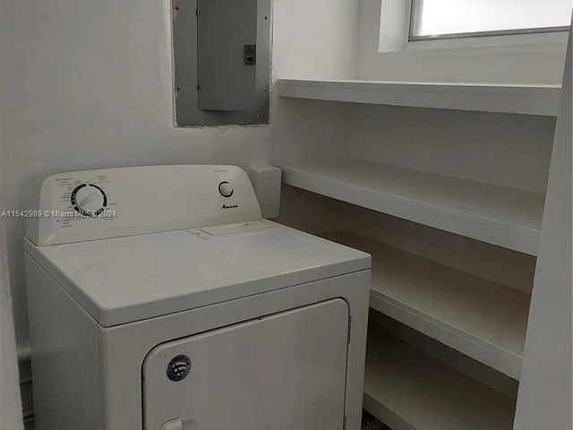 1130 NE 214th St, Miami FL 33179