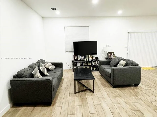 848 SE 17th St # 0, Homestead FL 33034