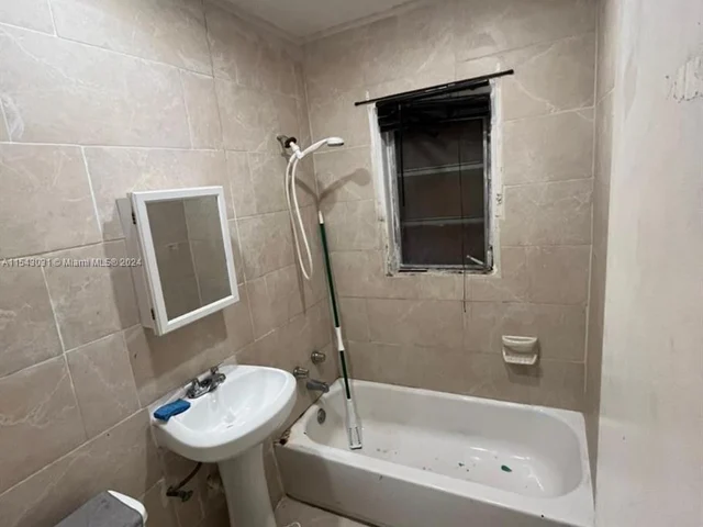 1075 NW 66th St, Miami FL 33150