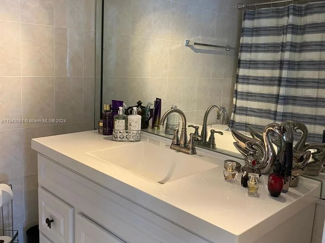 18061 Biscayne Blvd # 1701, Aventura FL 33160