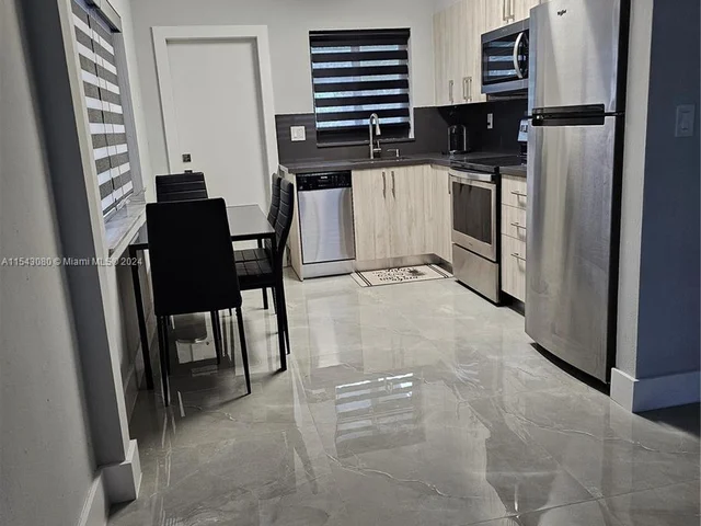 2228 N 19th Ave, Hollywood FL 33020