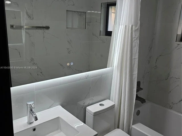 2228 N 19th Ave, Hollywood FL 33020