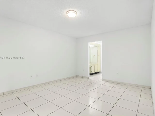 10050 SW 12th St, Pembroke Pines FL 33025