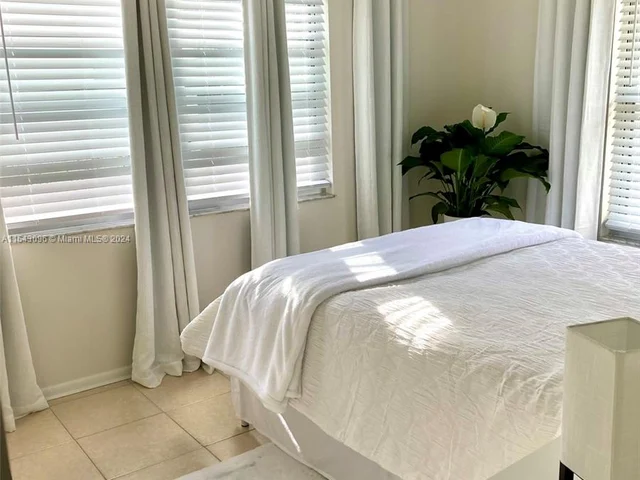 622 Avenida Hermosa, West Palm Beach FL 33405