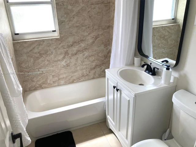 622 Avenida Hermosa, West Palm Beach FL 33405