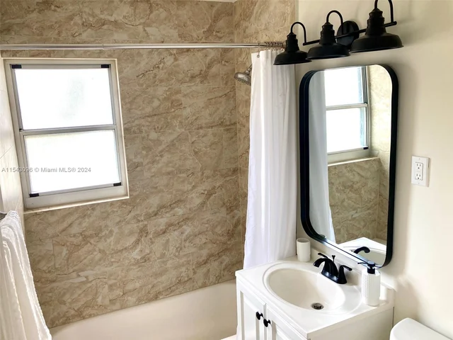 622 Avenida Hermosa, West Palm Beach FL 33405