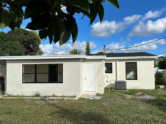 622 Avenida Hermosa, West Palm Beach FL 33405