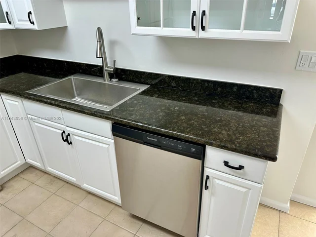 622 Avenida Hermosa, West Palm Beach FL 33405