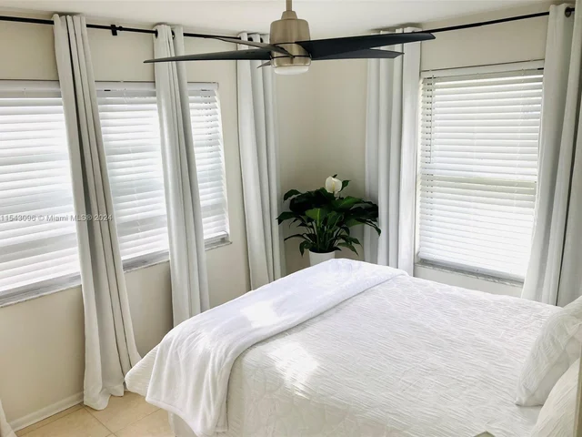 622 Avenida Hermosa, West Palm Beach FL 33405