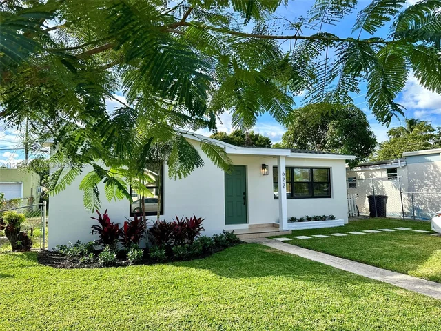 622 Avenida Hermosa, West Palm Beach FL 33405