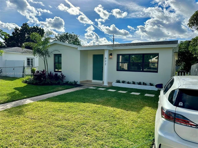 622 Avenida Hermosa, West Palm Beach FL 33405