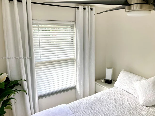 622 Avenida Hermosa, West Palm Beach FL 33405