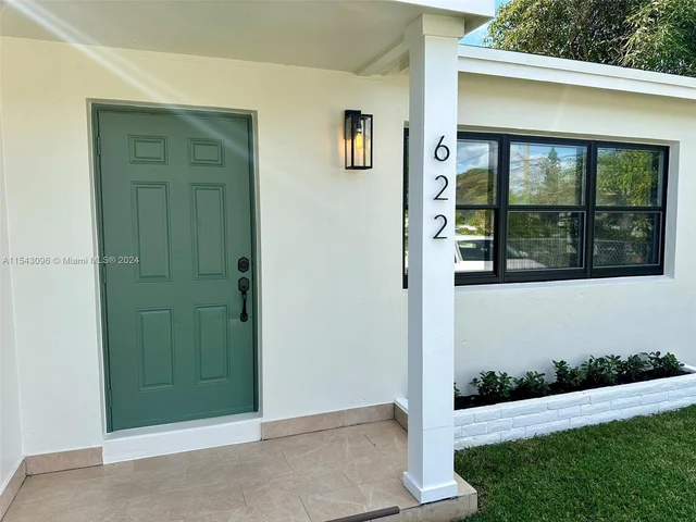 622 Avenida Hermosa, West Palm Beach FL 33405