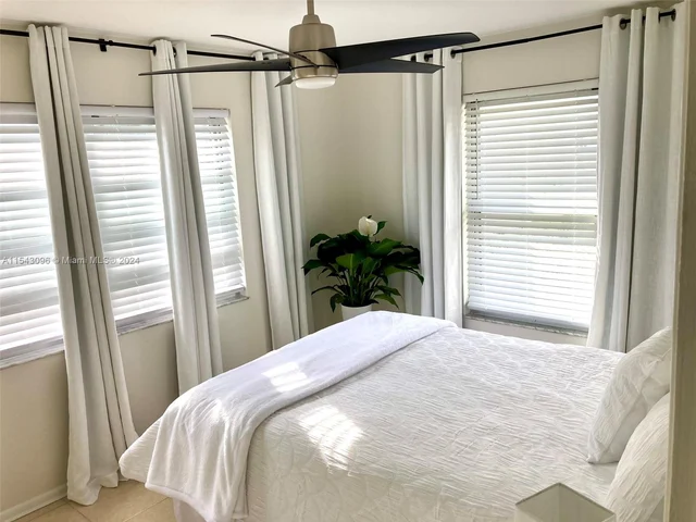 622 Avenida Hermosa, West Palm Beach FL 33405