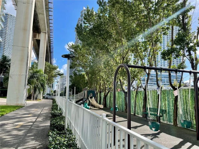 90 SW 3rd St # 1803, Miami FL 33130