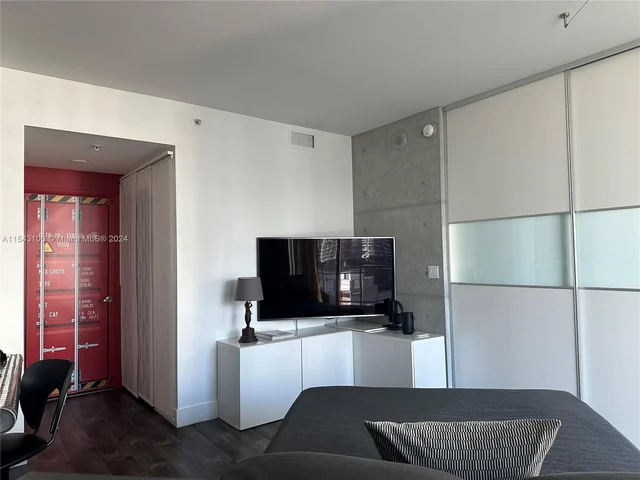 90 SW 3rd St # 1803, Miami FL 33130