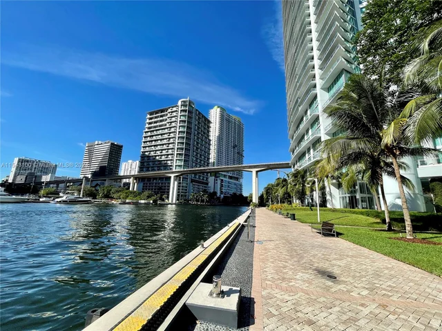 90 SW 3rd St # 1803, Miami FL 33130