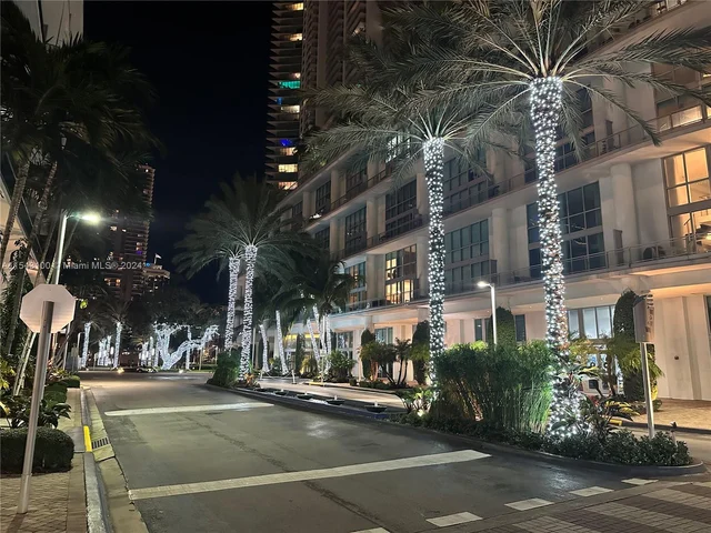 90 SW 3rd St # 1803, Miami FL 33130