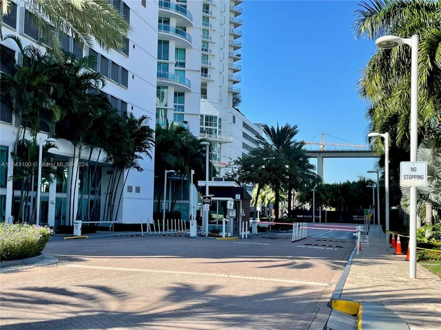 90 SW 3rd St # 1803, Miami FL 33130