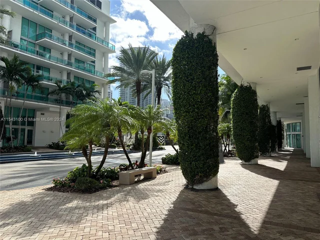 90 SW 3rd St # 1803, Miami FL 33130