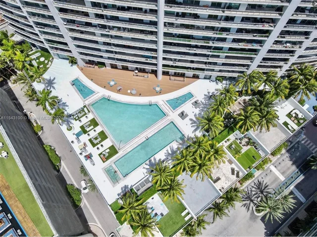 90 SW 3rd St # 1803, Miami FL 33130