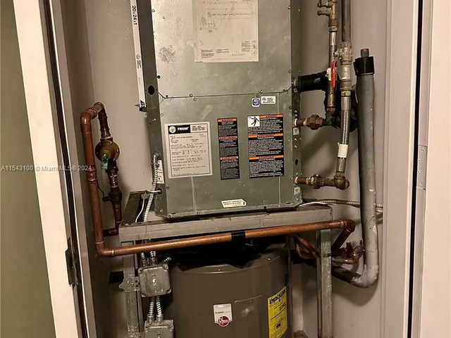 90 SW 3rd St # 1803, Miami FL 33130