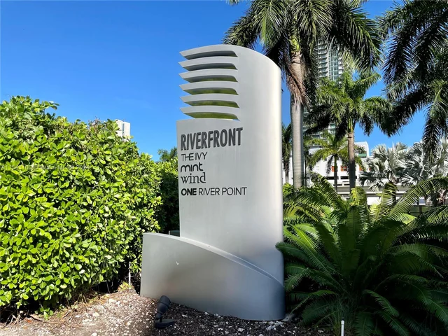 90 SW 3rd St # 1803, Miami FL 33130