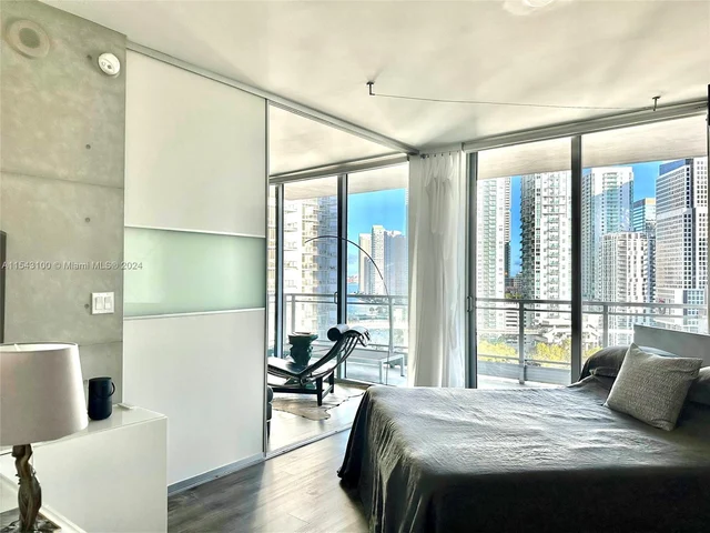 90 SW 3rd St # 1803, Miami FL 33130