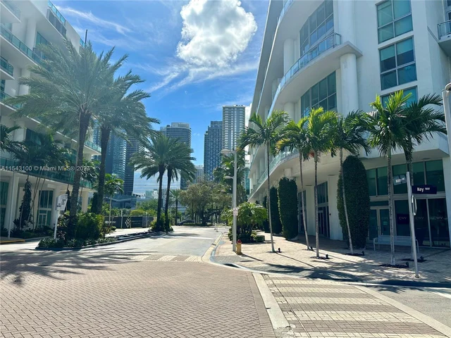 90 SW 3rd St # 1803, Miami FL 33130