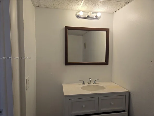 9375 Fontainebleau Blvd # L433, Miami FL 33172