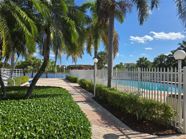 9375 Fontainebleau Blvd # L433, Miami FL 33172