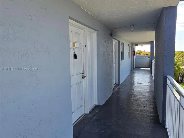 9375 Fontainebleau Blvd # L433, Miami FL 33172