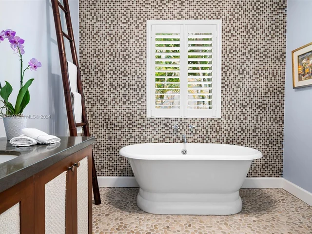 255 W Rivo Alto Dr, Miami Beach FL 33139