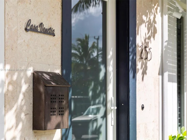 255 W Rivo Alto Dr, Miami Beach FL 33139