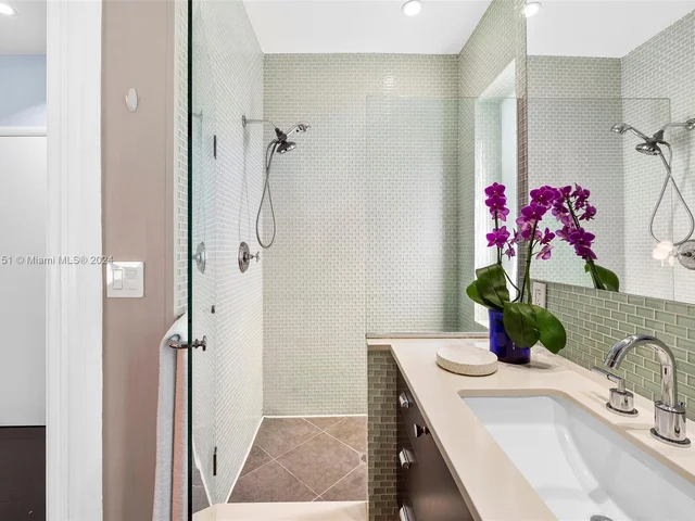 255 W Rivo Alto Dr, Miami Beach FL 33139