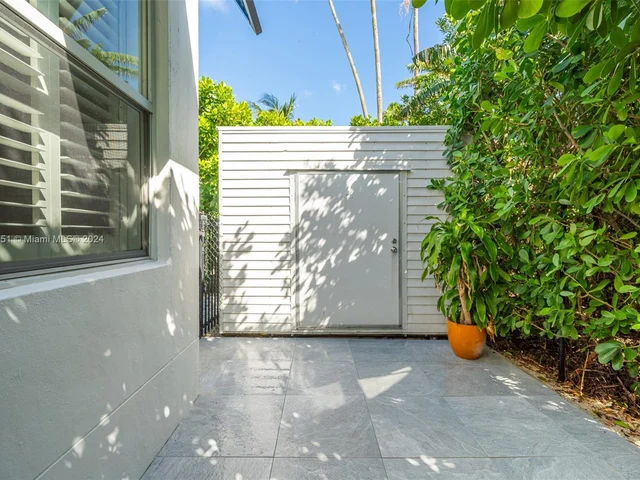 255 W Rivo Alto Dr, Miami Beach FL 33139