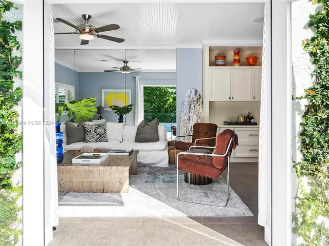 255 W Rivo Alto Dr, Miami Beach FL 33139