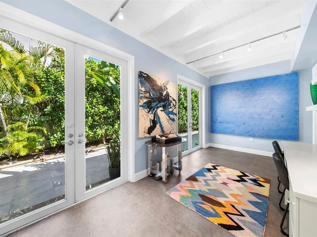 255 W Rivo Alto Dr, Miami Beach FL 33139