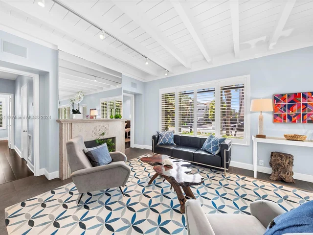 255 W Rivo Alto Dr, Miami Beach FL 33139